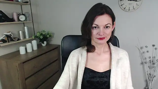 VivianWILD online show from 12/27/24, 08:02