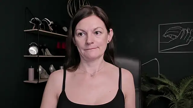 VivianWILD online show from 10/27/25, 07:34