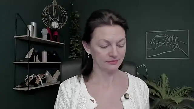 VivianWILD online show from 12/18/25, 06:52