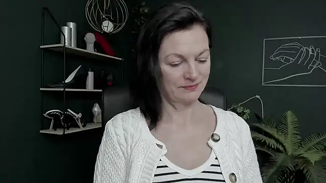 VivianWILD online show from 02/25/26, 07:51