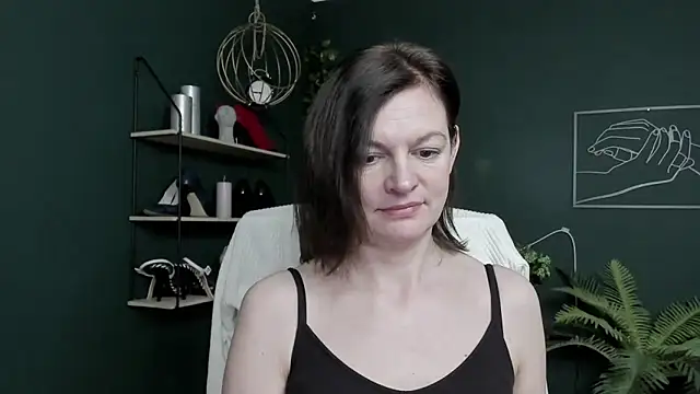 VivianWILD online show from 04/16/26, 06:03