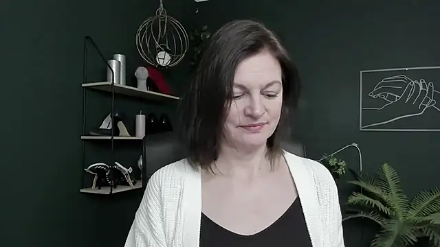 VivianWILD online show from 04/18/26, 05:55