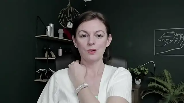 VivianWILD online show from 05/29/26, 06:44