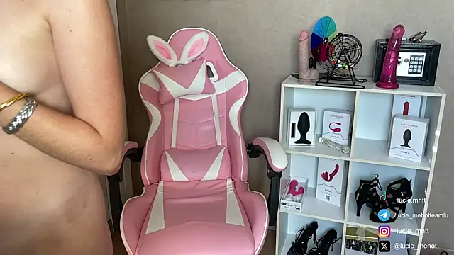 lucie mehott online show from 09/29/25, 08:08