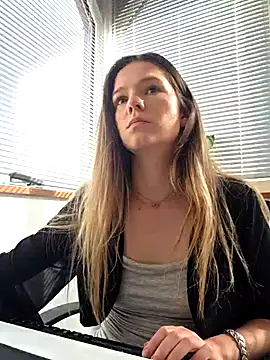 lucie mehott online show from 04/10/26, 08:30