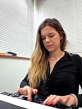 lucie mehott online show from 05/04/26, 08:54