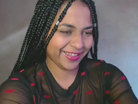 Giselabrunette25 online show from 01/12/25, 12:23