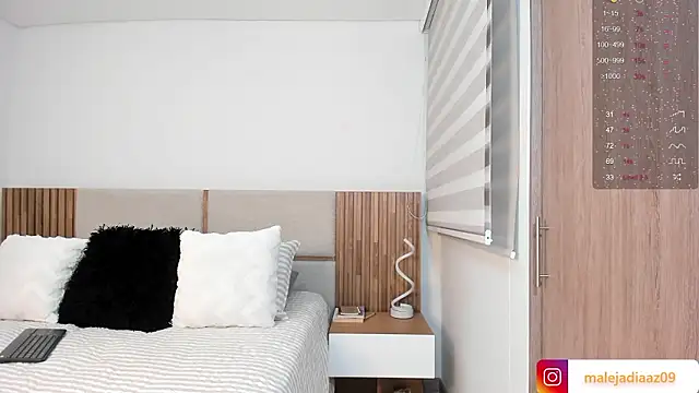 MalejaDiaz  online show from 03/08/26, 12:20