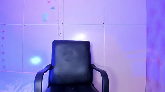 Snapshot of Hilary-banks chatting on 12/31/24, 11:42 Hilary-banks online show from 12/31/24, 11:42