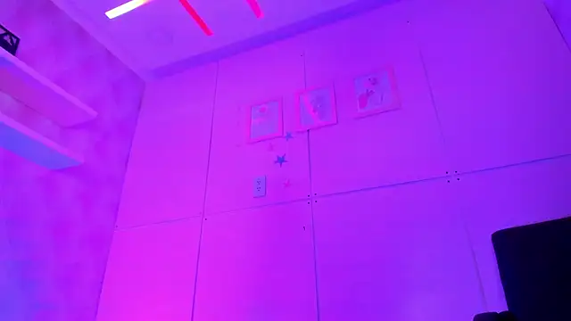 Snapshot of Hilary-banks chatting on 01/15/25, 11:00 Hilary-banks online show from 01/15/25, 11:00