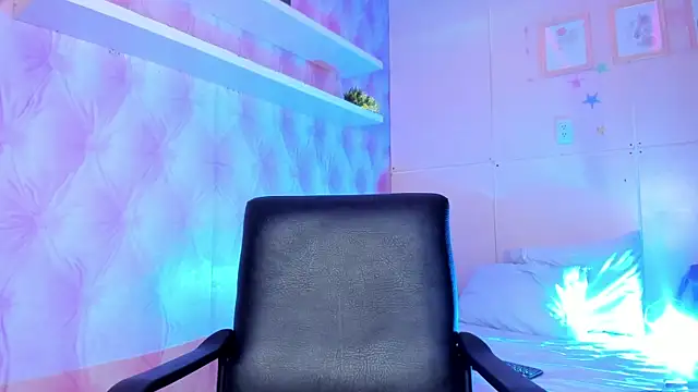 Snapshot of Hilary-banks chatting on 01/22/25, 07:57 Hilary-banks online show from 01/22/25, 07:57