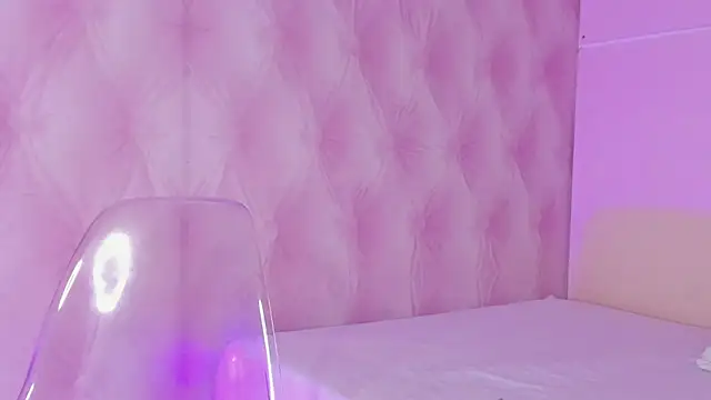 Snapshot of Hilary-banks chatting on 02/19/25, 07:50 Hilary-banks online show from 02/19/25, 07:50