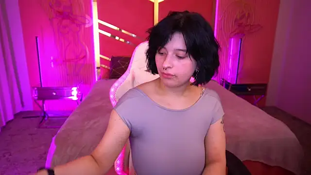 Miki Kivi online show from 02/02/25, 08:41