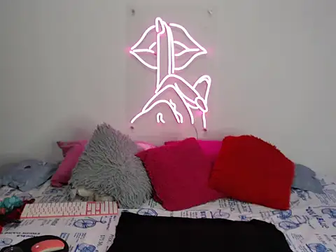 Snapshot of Rihana14 chatting on 09/15/25, 09:15 Rihana14 online show from 09/15/25, 09:15