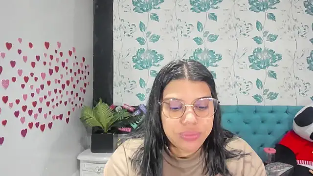 Snapshot of LindaBreeS chatting on 02/06/25, 02:04 LindaBreeS online show from 02/06/25, 02:04