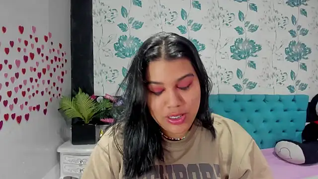 Snapshot of LindaBreeS chatting on 02/06/25, 05:09 LindaBreeS online show from 02/06/25, 05:09