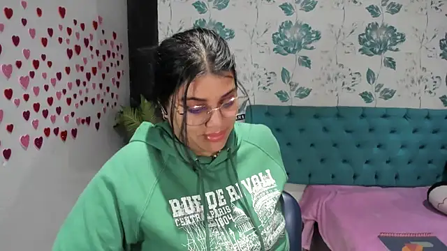 Snapshot of LindaBreeS chatting on 02/11/25, 06:22 LindaBreeS online show from 02/11/25, 06:22