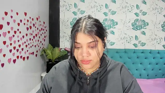 Snapshot of LindaBreeS chatting on 02/14/25, 04:52 LindaBreeS online show from 02/14/25, 04:52