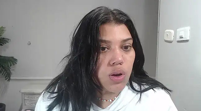 Snapshot of LindaBreeS chatting on 02/17/25, 08:04 LindaBreeS online show from 02/17/25, 08:04