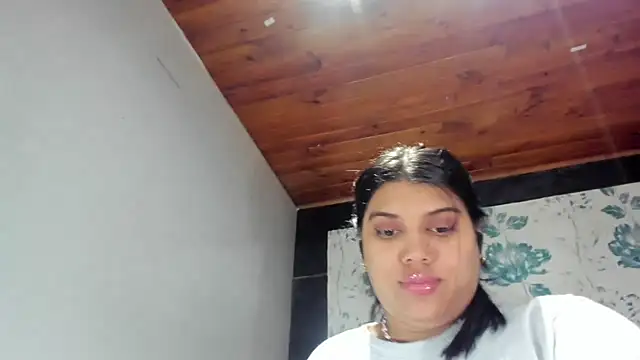 Snapshot of LindaBreeS chatting on 02/20/25, 06:35 LindaBreeS online show from 02/20/25, 06:35