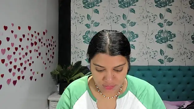 Snapshot of LindaBreeS chatting on 03/08/25, 02:08 LindaBreeS online show from 03/08/25, 02:08