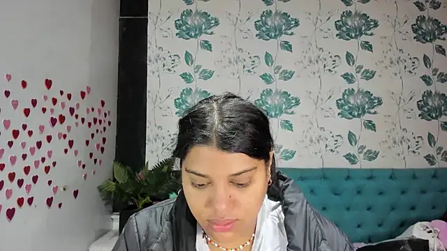 Snapshot of LindaBreeS chatting on 03/09/25, 02:21 LindaBreeS online show from 03/09/25, 02:21