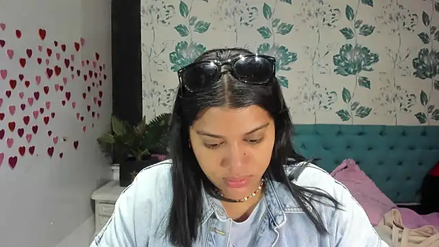 Snapshot of LindaBreeS chatting on 03/10/25, 02:37 LindaBreeS online show from 03/10/25, 02:37