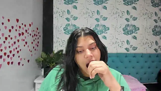 Snapshot of LindaBreeS chatting on 03/11/25, 08:20 LindaBreeS online show from 03/11/25, 08:20