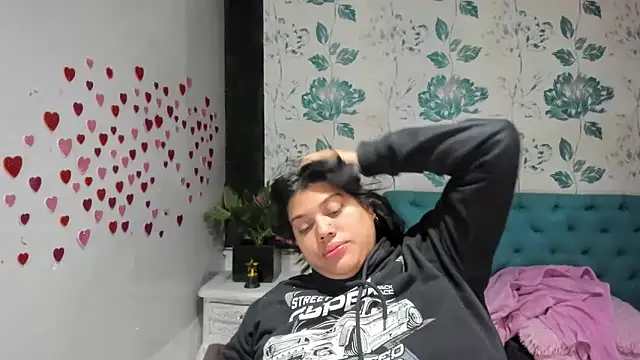 Snapshot of LindaBreeS chatting on 03/12/25, 08:41 LindaBreeS online show from 03/12/25, 08:41