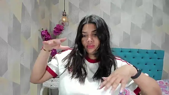 Snapshot of LindaBreeS chatting on 09/10/25, 04:45 LindaBreeS online show from 09/10/25, 04:45