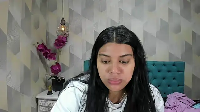 Snapshot of LindaBreeS chatting on 09/26/25, 02:32 LindaBreeS online show from 09/26/25, 02:32