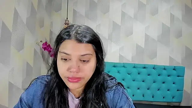 Snapshot of LindaBreeS chatting on 10/05/25, 01:09 LindaBreeS online show from 10/05/25, 01:09