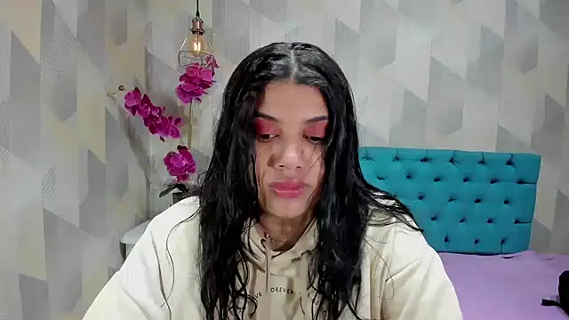 Snapshot of LindaBreeS chatting on 10/20/25, 02:17 LindaBreeS online show from 10/20/25, 02:17