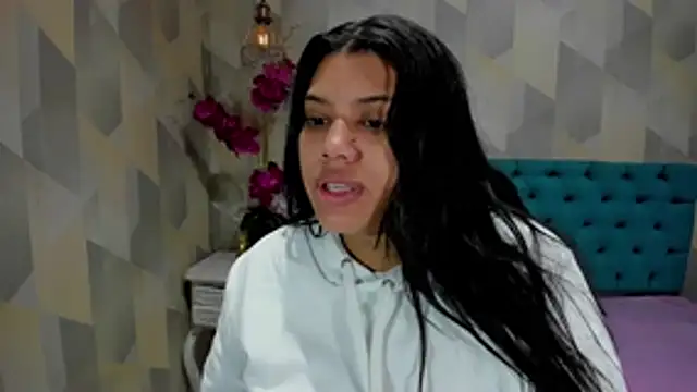 Snapshot of LindaBreeS chatting on 10/27/25, 01:15 LindaBreeS online show from 10/27/25, 01:15