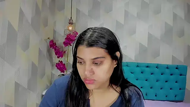 Snapshot of LindaBreeS chatting on 10/31/25, 01:45 LindaBreeS online show from 10/31/25, 01:45