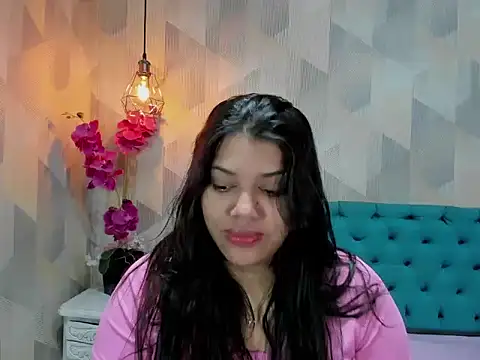 Snapshot of LindaBreeS chatting on 11/23/25, 12:27 LindaBreeS online show from 11/23/25, 12:27