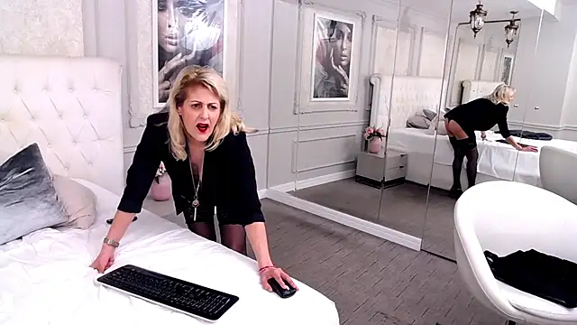 ElenaJuarez online show from 03/22/25, 06:03