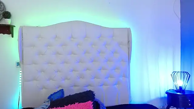 elena detroya online show from 12/23/24, 03:23