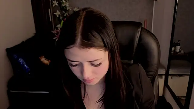 almma shy online show from 10/28/25, 01:36