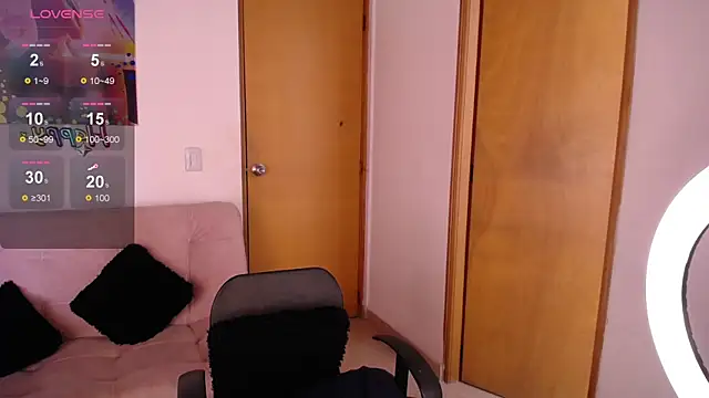 Snapshot of Emii_Sweet chatting on 05/03/26, 01:06 Emii Sweet online show from 05/03/26, 01:06