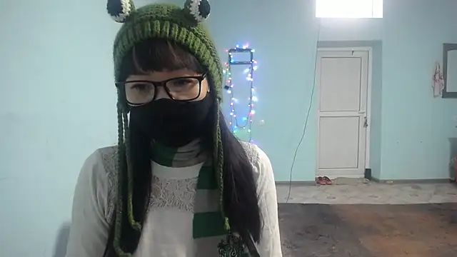 elllaaxx online show from 12/17/25, 04:18