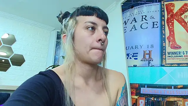 Snapshot of Naughty_Kittenm chatting on 03/05/25, 01:28 Naughty Kittenm online show from 03/05/25, 01:28