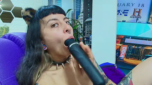 Snapshot of Naughty_Kittenm chatting on 03/07/25, 01:29 Naughty Kittenm online show from 03/07/25, 01:29