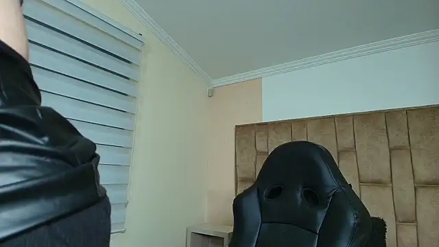 Snapshot of Naughty_Kittenm chatting on 09/20/25, 10:38 Naughty Kittenm online show from 09/20/25, 10:38