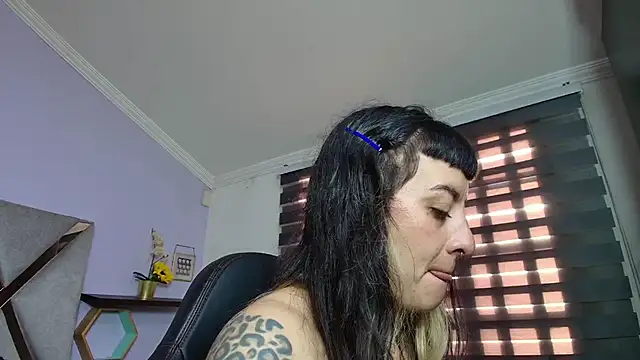 Snapshot of Naughty_Kittenm chatting on 10/02/25, 11:39 Naughty Kittenm online show from 10/02/25, 11:39