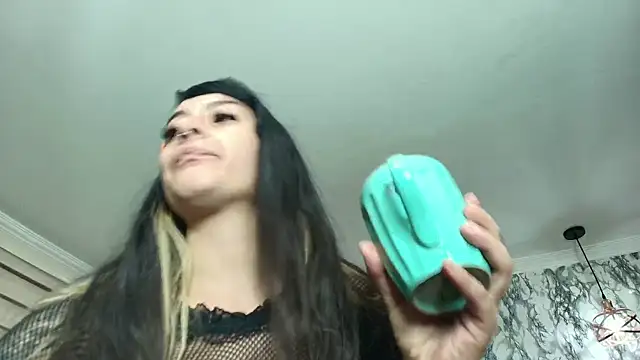 Snapshot of Naughty_Kittenm chatting on 11/06/25, 11:33 Naughty Kittenm online show from 11/06/25, 11:33