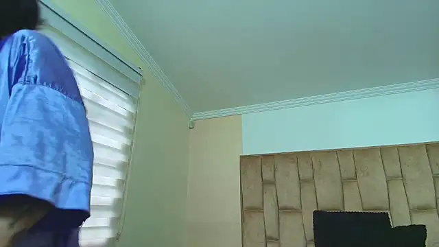 Snapshot of Naughty_Kittenm chatting on 12/05/25, 11:30 Naughty Kittenm online show from 12/05/25, 11:30