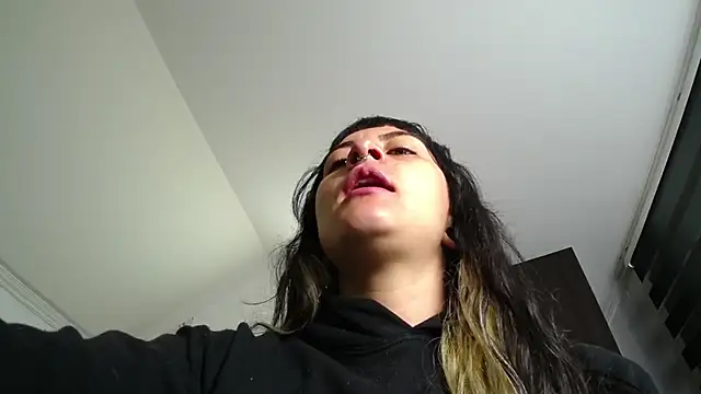 Snapshot of Naughty_Kittenm chatting on 12/17/25, 10:54 Naughty Kittenm online show from 12/17/25, 10:54