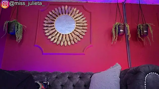Julieta Russell online show from 06/04/26, 12:00