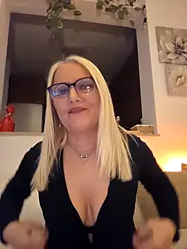 kikkastar online show from 02/17/25, 08:04